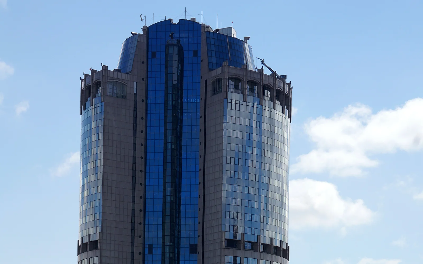 Офисный комплекс «Башня 2000» на набережной Тараса Шевченко