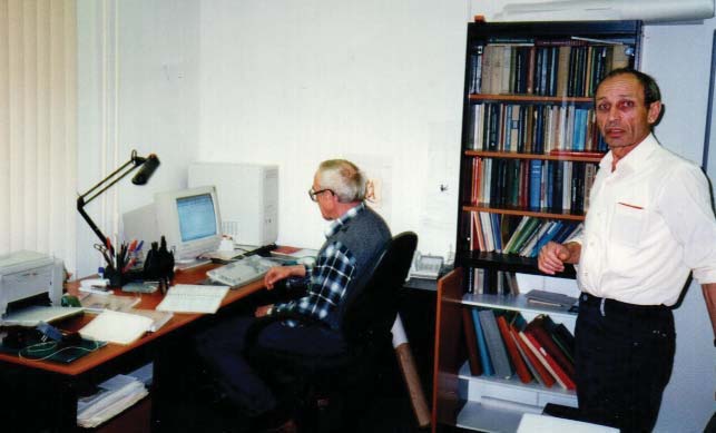 С И Грызулин и В Я Вайнберг в офисе ЮСТАС в 1997 году