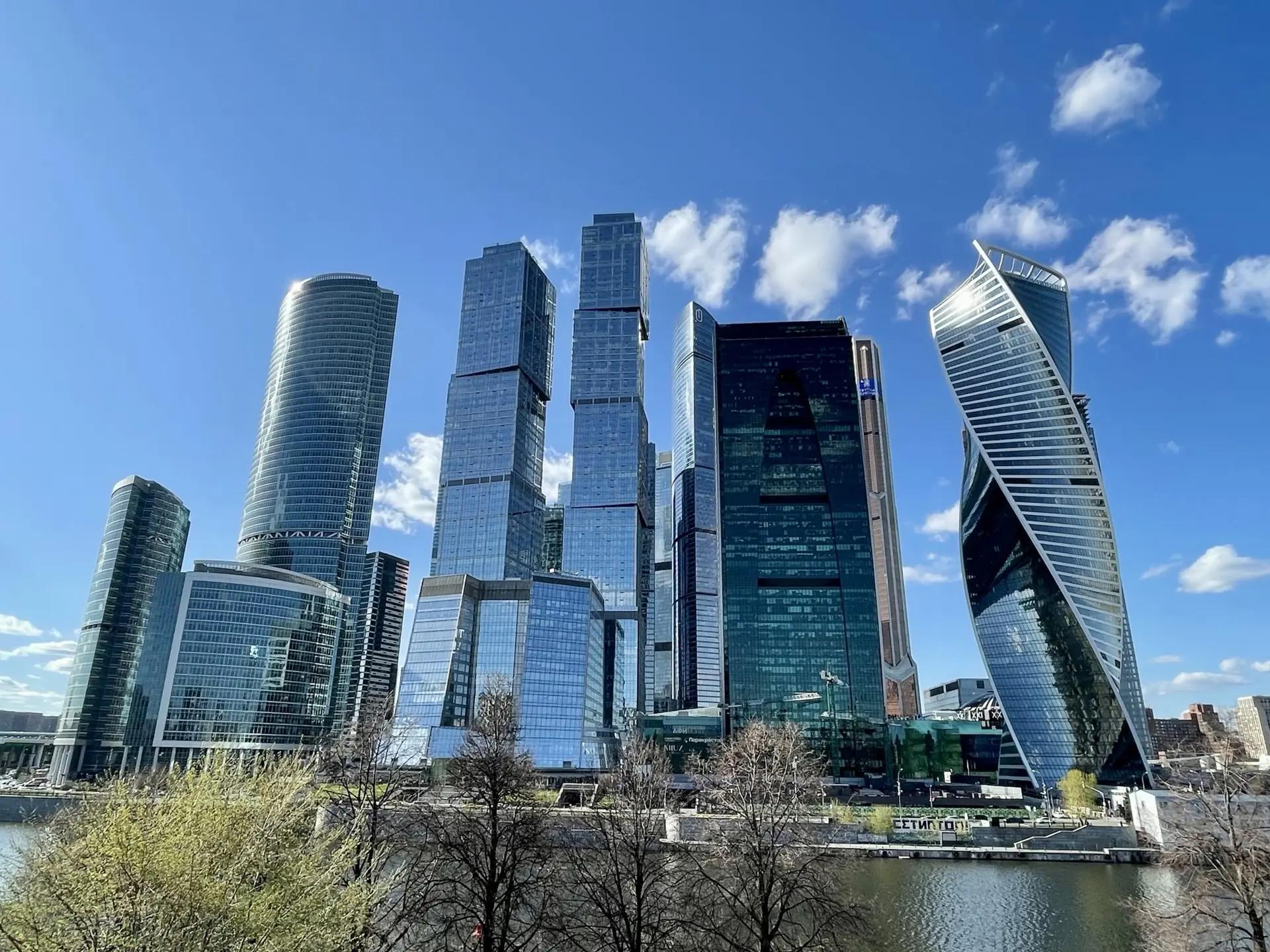 Дневная панорама Москва-Сити с башней Эволюция