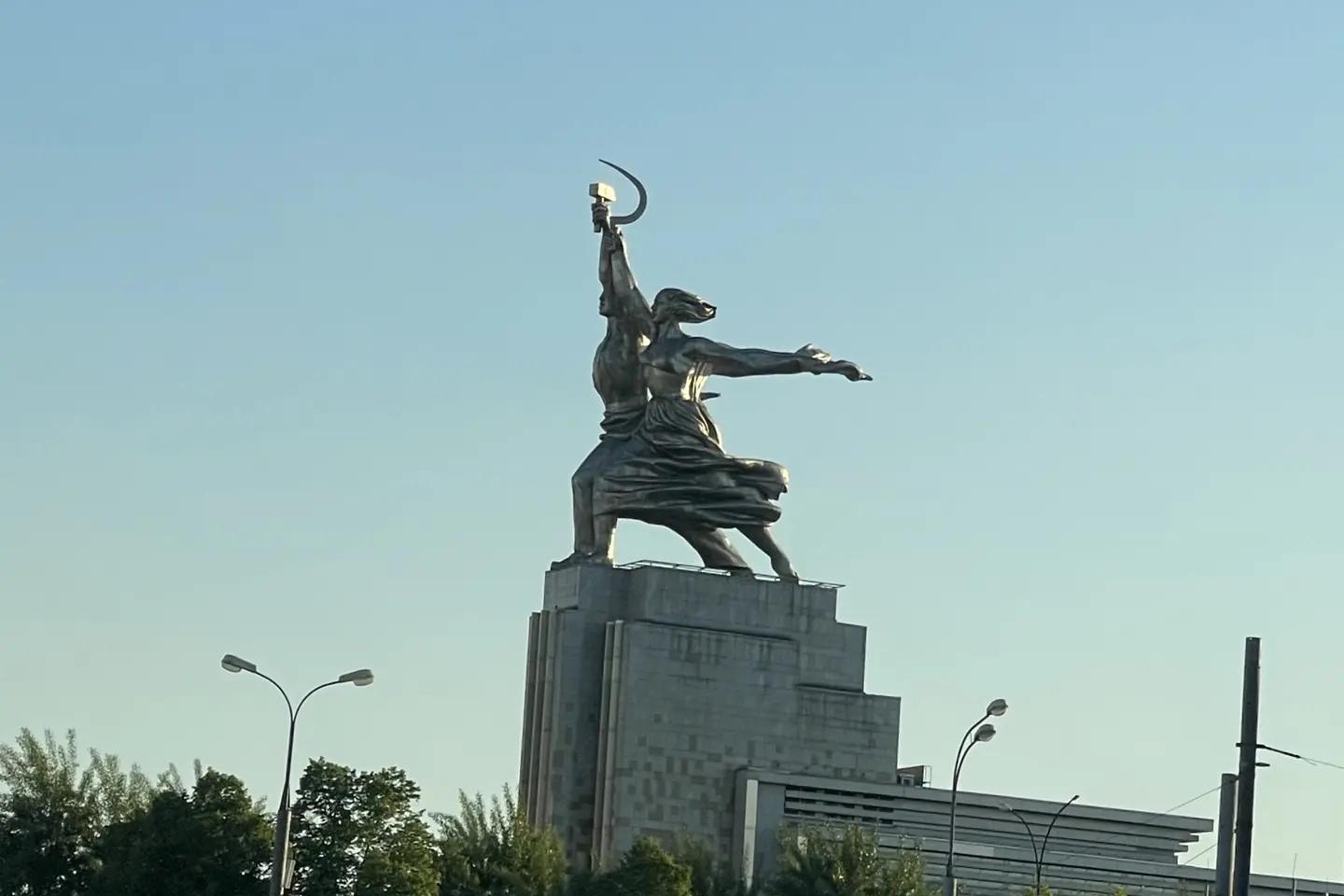 Монумент «Рабочий и Колхозница»